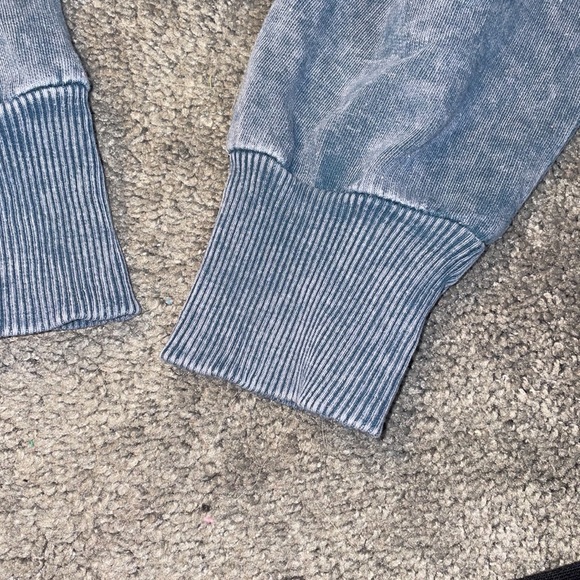 Blue long sleeve cropped hoodie - Picture 2 of 5